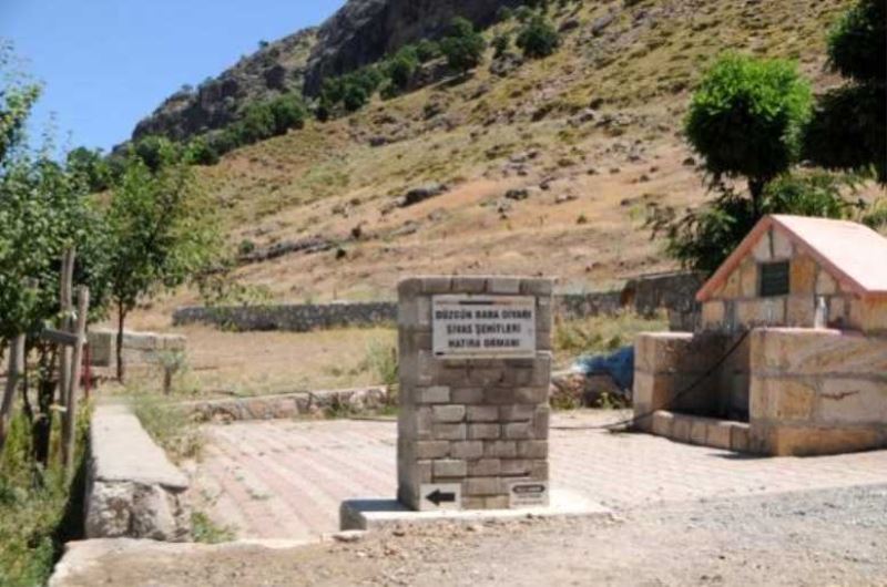 Cemevi bahçesindeki Hasret Gültekin