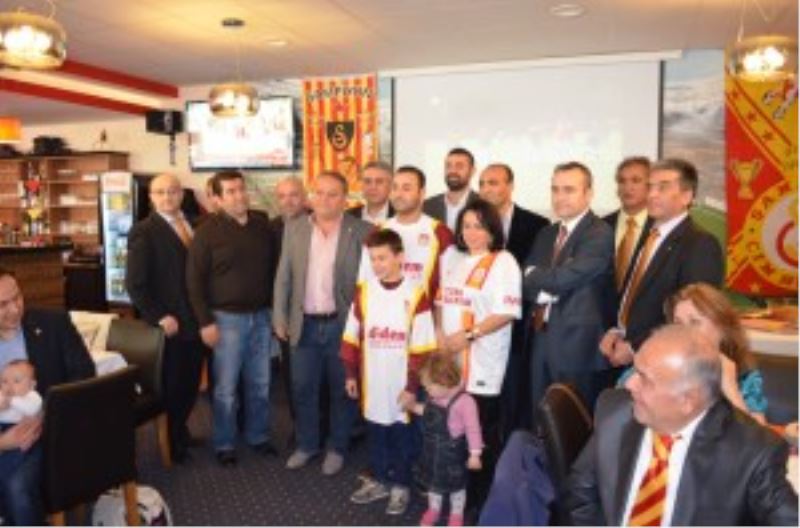 Hamburg Galatasaray yönetimini tanıttı