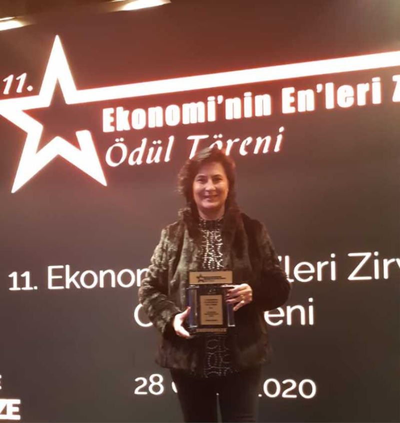 Funda Erkoç “Yılın Başarılı Magazin Gazetecisi” ödülüne layık görüldü.