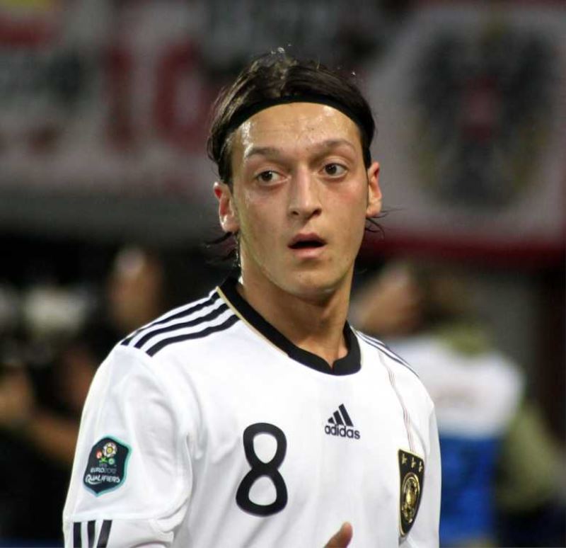Gece kulübüne gitmesi Mesut Özil