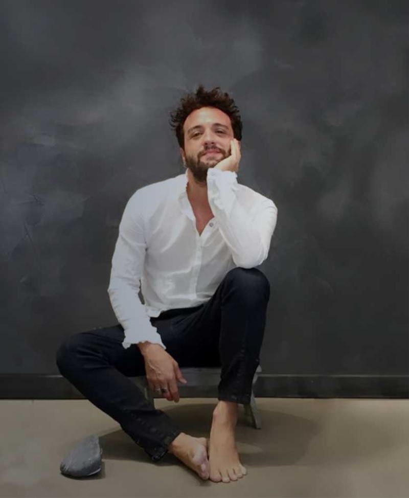 GÖKHAN SAYHAN “RENGİN MEVSİMİN ADI” TEKLİSİ İLE YAZI YENİDEN YAŞATIYOR