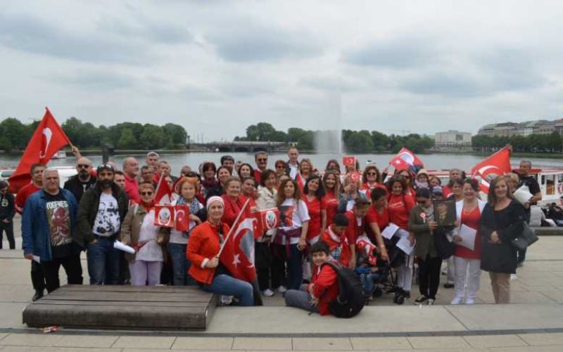 Hamburg’da Atatürkçüler 19 Mayıs bayramını kutladılar
