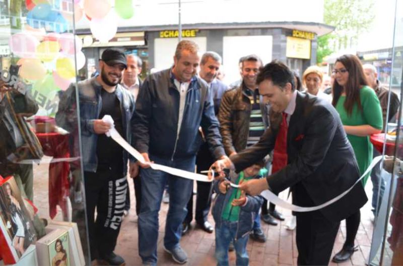 Hamburg’da iç çamaşır mağazası ‘ARMA MODE’ açıldı.