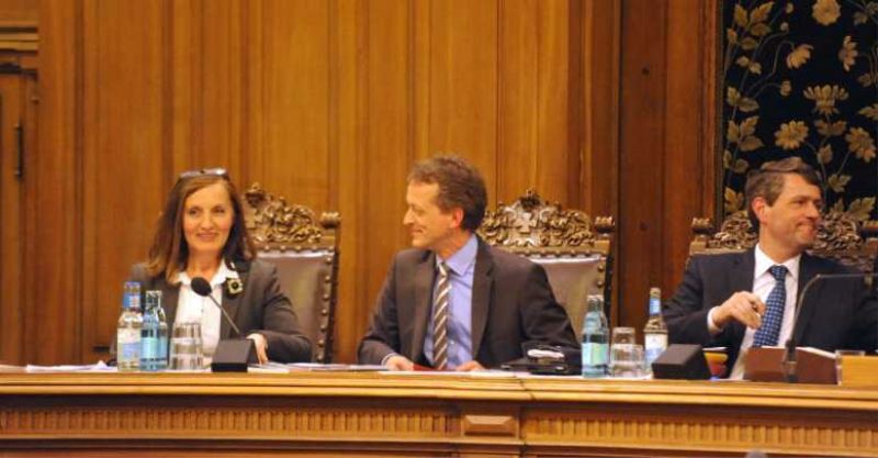 Hamburg Eyalet Parlamentosun da  seçim listeleri  kadın-erkek aday eşitliği tartışıldı