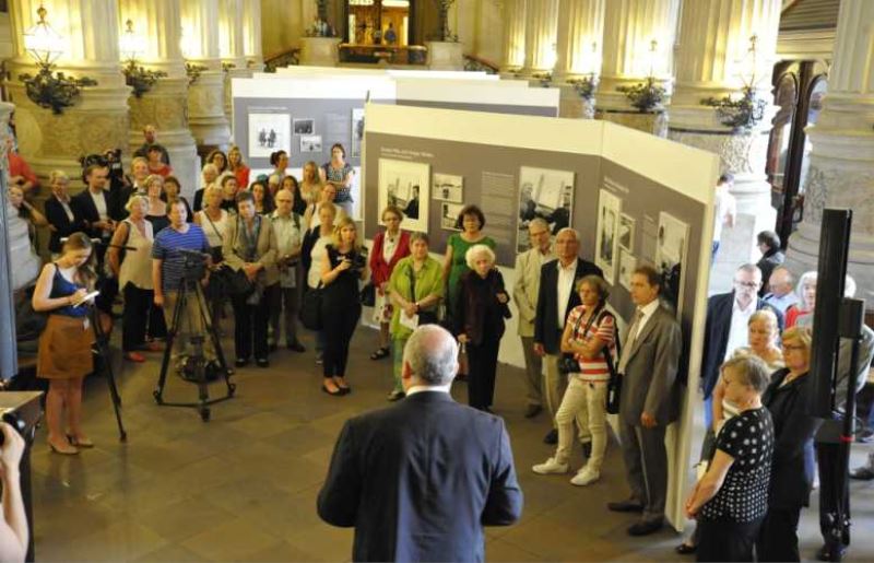 Irkçılığa karşı fotoğraf sergisi