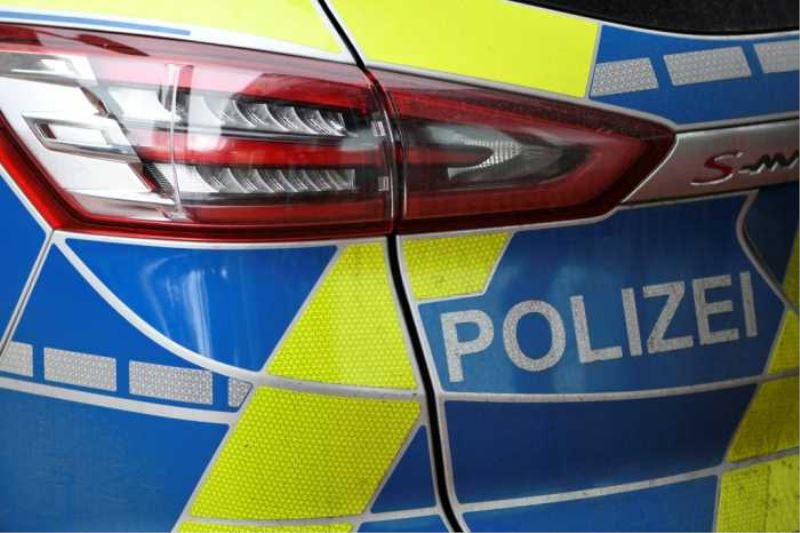 Junge Frau an Hamburger Bushaltestelle lebensgefährlich mit Messer verletzt