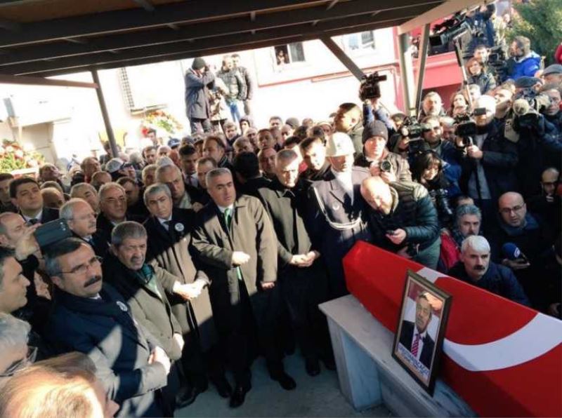 Kamer Genç son yolculuğuna uğurlandı