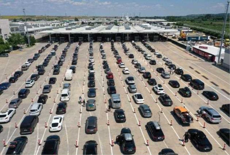 Kapıkule gümrük sahasında gurbetçi yoğunluğu yaşanıyor