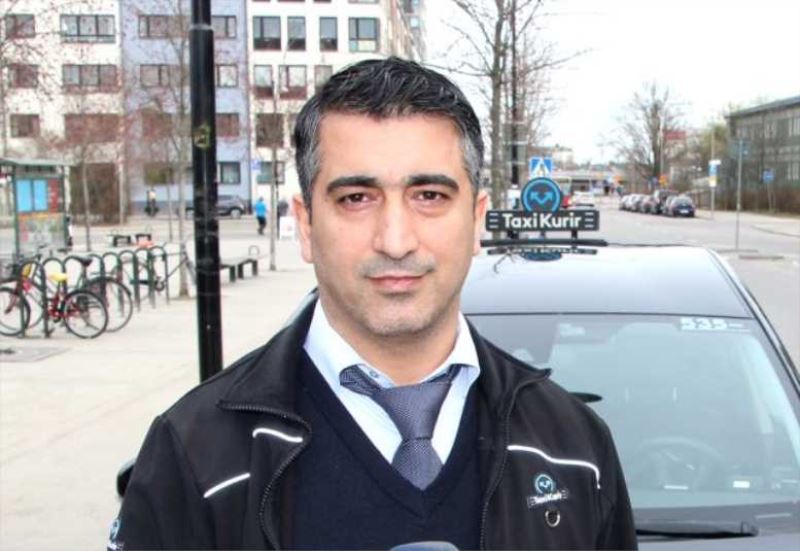 Kredi Kartını Müşterisine Veren Türk Taksici, İsveç
