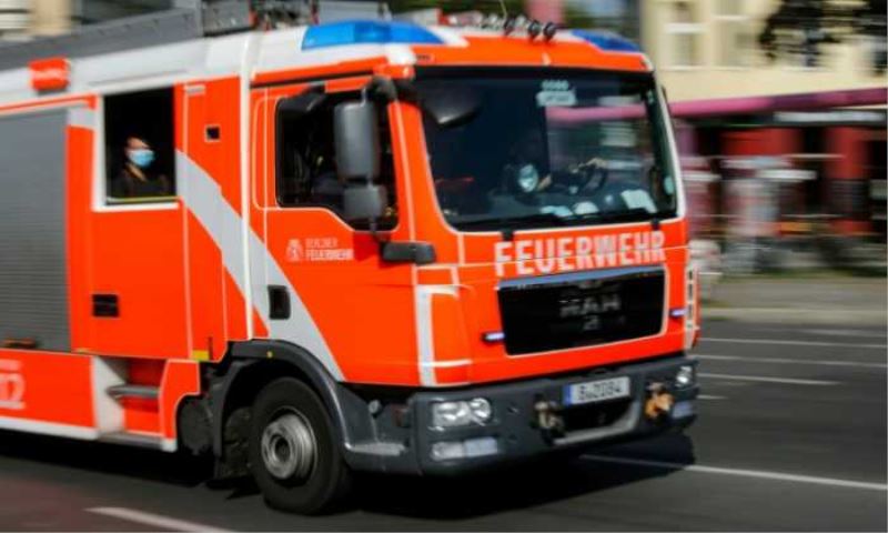 Mann nach Sturz aus brennendem Wohnhaus gestorben