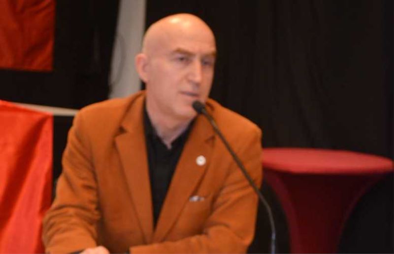 Önce Show yaptı sonra maskesini düşüren gazetehamburg’a saldırdı