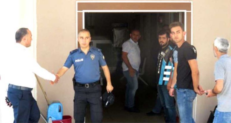 Pendik magandasının elini sıkan polis amiri görevden alındı