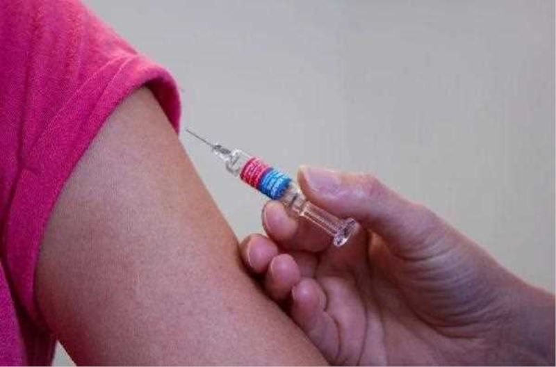  Schülerinnen und Schüler ab 16 Jahre zum Impfen aufgerufen  Aktuelles Impfangebot im Hamburger Impfzentrum in den Messehallen   