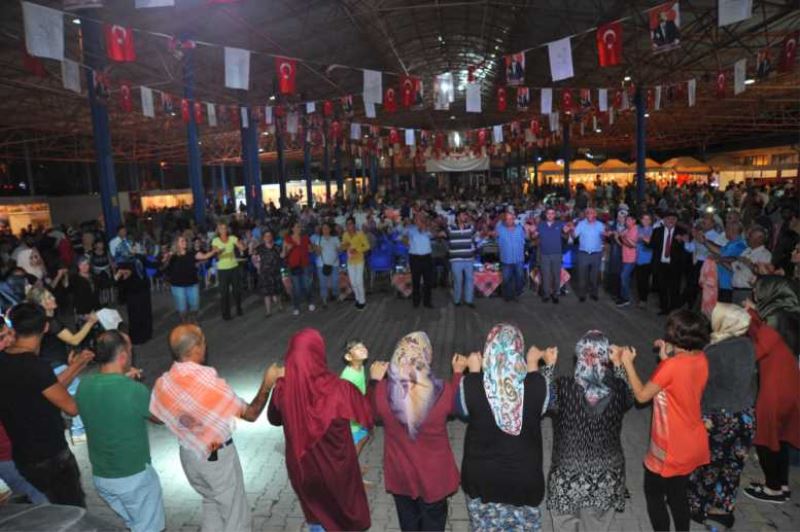 SEFERİHİSAR’DAN TÜRKİYE’YE MESAJ: “BARIŞ BU KADAR KOLAY”