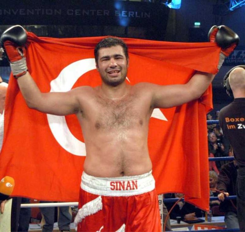 Sinan Şamil Sam hayatını kaybetti