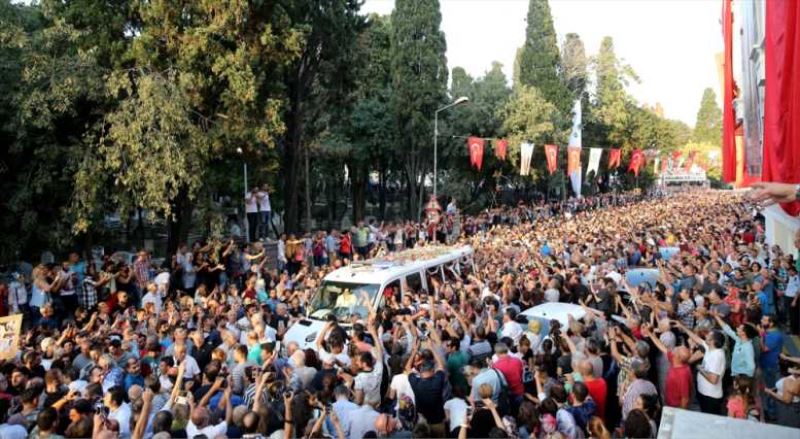 Tarık Akan son yolculuğuna uğurlandı 