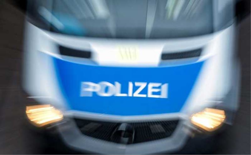 Teenager in Düsseldorfer U-Bahn rassistisch beleidigt und mit Messer attackiert