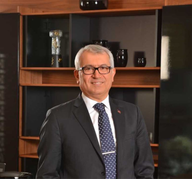 Türk Eximbank Genel Müdürü Adnan Yıldırım iki yıl üst üste yılın bürokratı seçildi