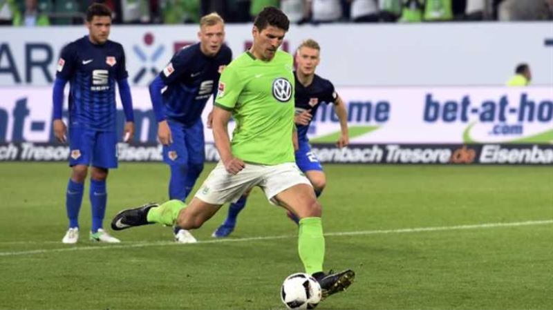 Wolfsburg, Bundesliga’da kalmak için avantaj yakaladı